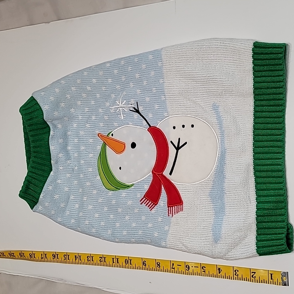 Dog‎ sweater medium snowman ⛄️